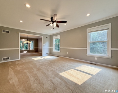 22 Hyde Park Drive - Photo Thumbnail 5