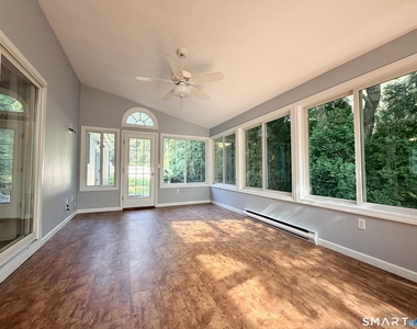 22 Hyde Park Drive - Photo Thumbnail 17
