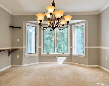 22 Hyde Park Drive - Photo Thumbnail 8