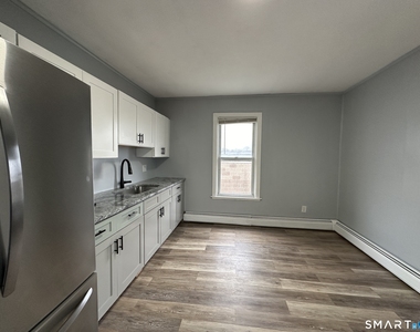 12 Woodland Street - Photo Thumbnail 13