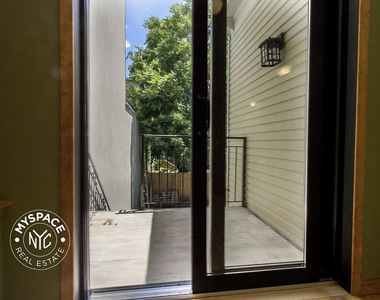 212 Starr Street - Photo Thumbnail 6