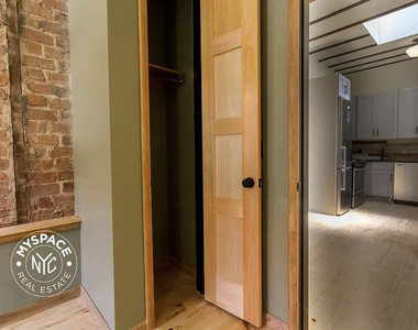212 Starr Street - Photo Thumbnail 5