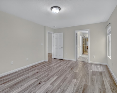 5226 Tartan Hill Avenue - Photo Thumbnail 12