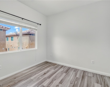 5226 Tartan Hill Avenue - Photo Thumbnail 17