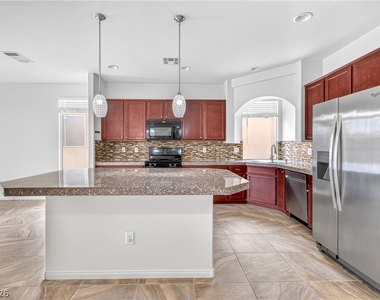 5226 Tartan Hill Avenue - Photo Thumbnail 4