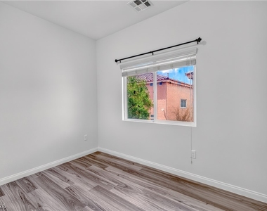 5226 Tartan Hill Avenue - Photo Thumbnail 18