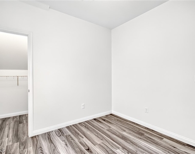 5226 Tartan Hill Avenue - Photo Thumbnail 21