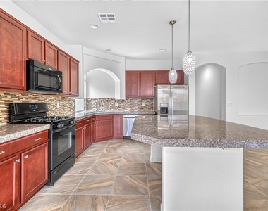 5226 Tartan Hill Avenue - Photo Thumbnail 3