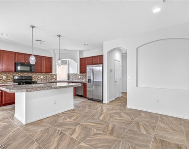 5226 Tartan Hill Avenue - Photo Thumbnail 2