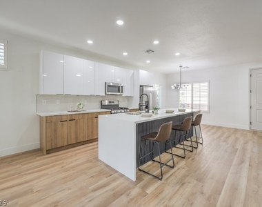 2183 Cumberland Hill Drive - Photo Thumbnail 12