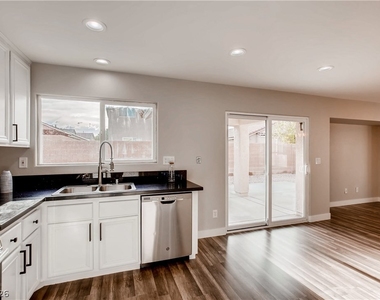 8645 Palomino Ranch Street - Photo Thumbnail 9