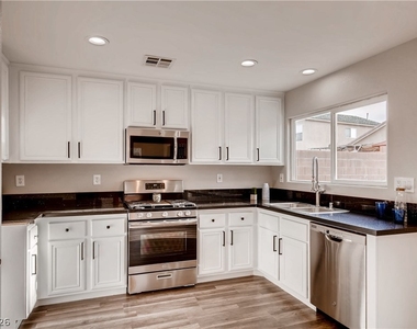 8645 Palomino Ranch Street - Photo Thumbnail 7