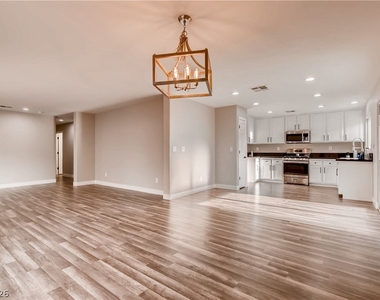 8645 Palomino Ranch Street - Photo Thumbnail 5