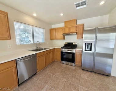 11225 Sandrone Avenue - Photo Thumbnail 11