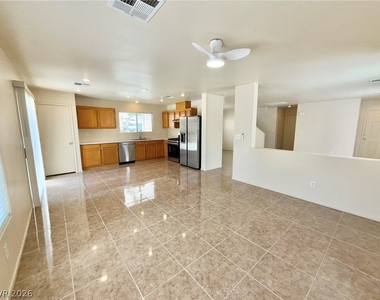 11225 Sandrone Avenue - Photo Thumbnail 8