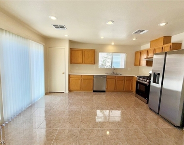 11225 Sandrone Avenue - Photo Thumbnail 9
