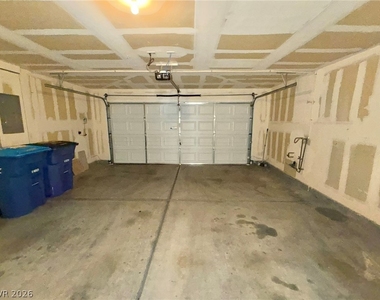 11225 Sandrone Avenue - Photo Thumbnail 6