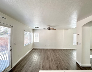 11028 Meadow Leaf Avenue - Photo Thumbnail 3