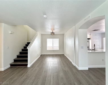 11028 Meadow Leaf Avenue - Photo Thumbnail 9