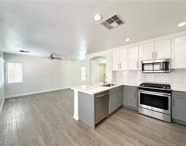 11028 Meadow Leaf Avenue - Photo Thumbnail 5