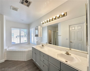 11028 Meadow Leaf Avenue - Photo Thumbnail 12