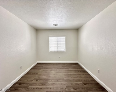 11028 Meadow Leaf Avenue - Photo Thumbnail 8