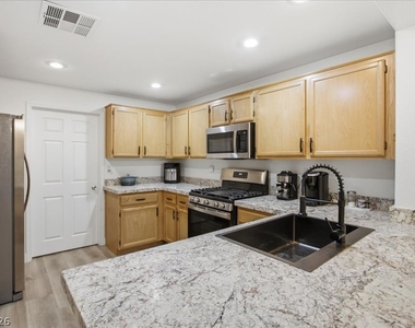 10231 Deerfield Beach Avenue - Photo Thumbnail 4