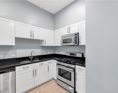 4575 Dean Martin Drive - Photo Thumbnail 7