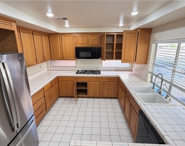 8300 Tivoli Cove Drive - Photo Thumbnail 11