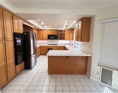 8300 Tivoli Cove Drive - Photo Thumbnail 9