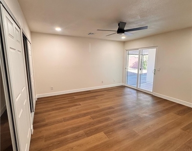 1321 Nadine Way - Photo Thumbnail 9