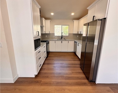 1321 Nadine Way - Photo Thumbnail 4