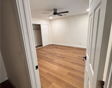 1321 Nadine Way - Photo Thumbnail 8