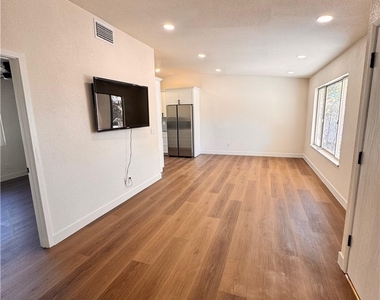 1321 Nadine Way - Photo Thumbnail 1