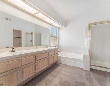 9725 Horizon Hills Drive - Photo Thumbnail 14