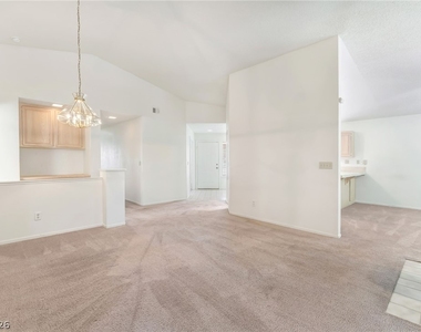 9725 Horizon Hills Drive - Photo Thumbnail 5
