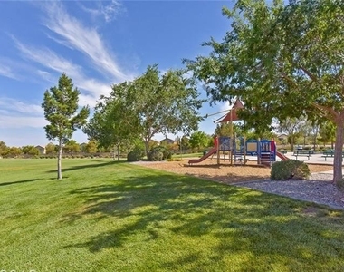 8836 Iron Hitch Avenue - Photo Thumbnail 17