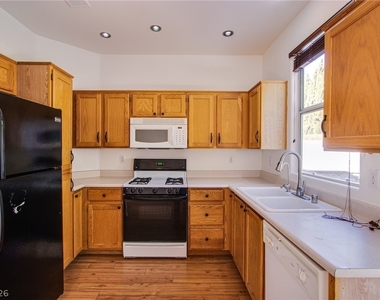 8836 Iron Hitch Avenue - Photo Thumbnail 6