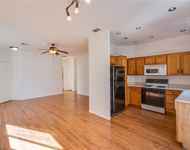 8836 Iron Hitch Avenue - Photo Thumbnail 5
