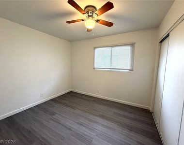 1908 Rexford Drive - Photo Thumbnail 12