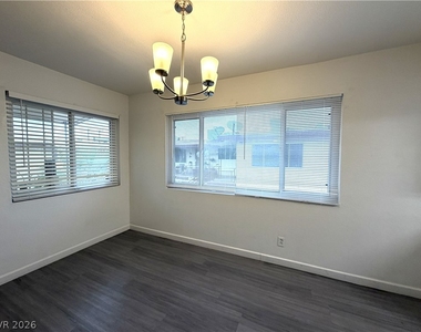 1908 Rexford Drive - Photo Thumbnail 4