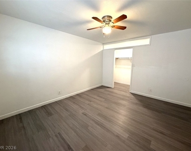 1908 Rexford Drive - Photo Thumbnail 10