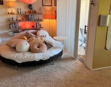830 Cozette Court - Photo Thumbnail 4