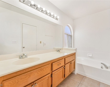 4904 Spring Falls Way - Photo Thumbnail 16