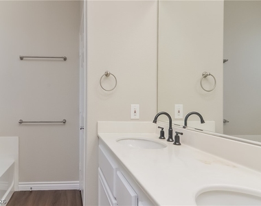 2125 Silvereye Drive - Photo Thumbnail 12