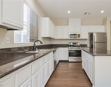 2125 Silvereye Drive - Photo Thumbnail 2