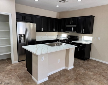 6197 Glimmering Light Avenue - Photo Thumbnail 7