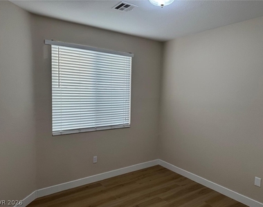 6197 Glimmering Light Avenue - Photo Thumbnail 28