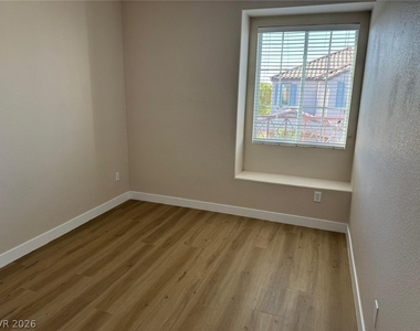 6197 Glimmering Light Avenue - Photo Thumbnail 29