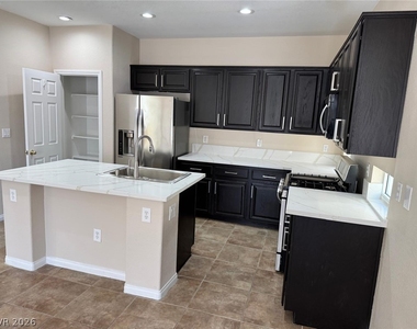 6197 Glimmering Light Avenue - Photo Thumbnail 8
